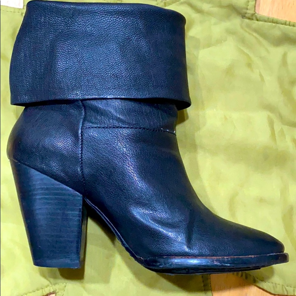 Vince Camuto Black Leather boots Size 7.5